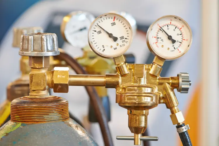 A two-gauge regulator fitted to a welding gas cylinder